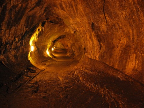 unutrasnjost vulkana lava tunel