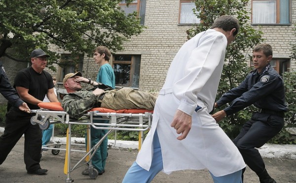 ukrajina ranjeni vojnik2