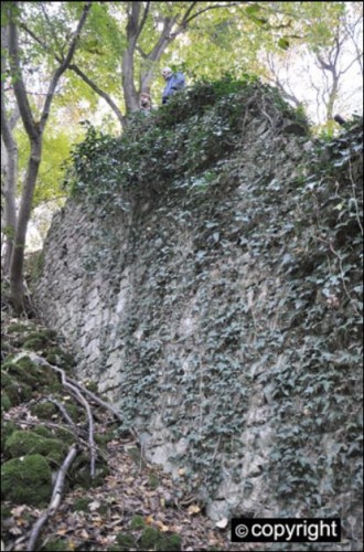 zid- tvrđava- arheologija